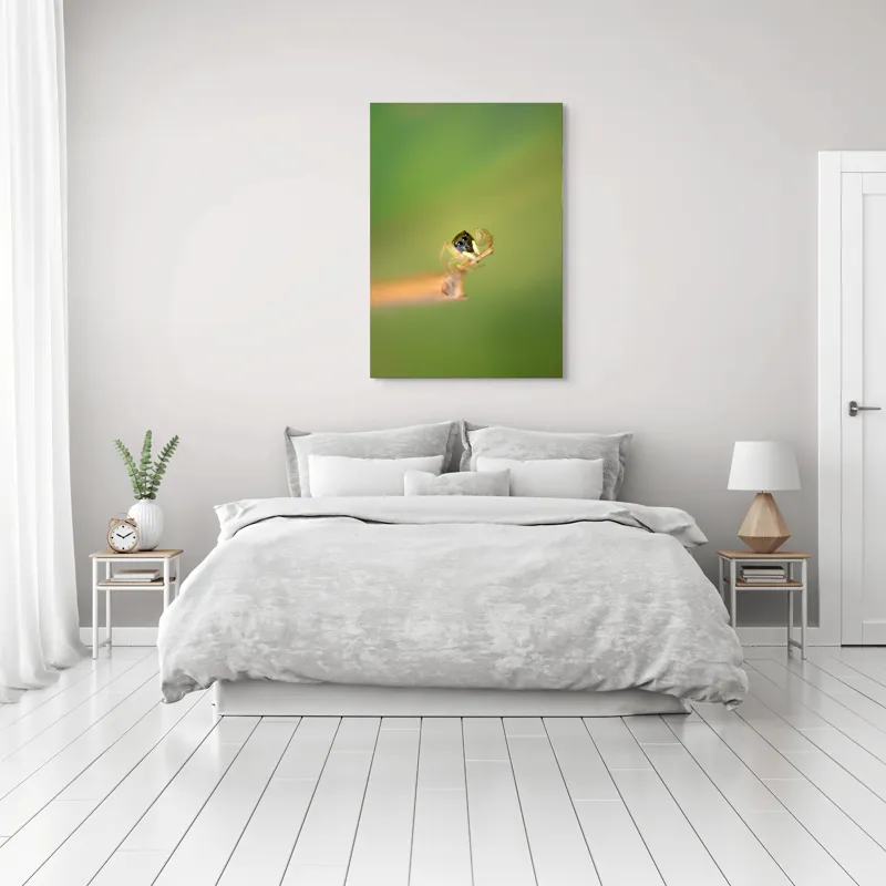 Tablou Canvas, "Micuța păianjen pe o ramură", Arahnidă, Fragilitate, Echilibru, Verde, Microscopic, Natură, Focalizare, Detaliu, 70 x 100 cm – poza 3
