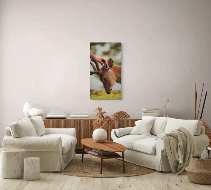 Tablou Canvas, "Mângâierea blândă a cerbului tânăr", Natură, Căprioară, Antlers, Mângâiere, Serenitate, Peisaj, Seninătate, 50 x 90 cm – poza 7