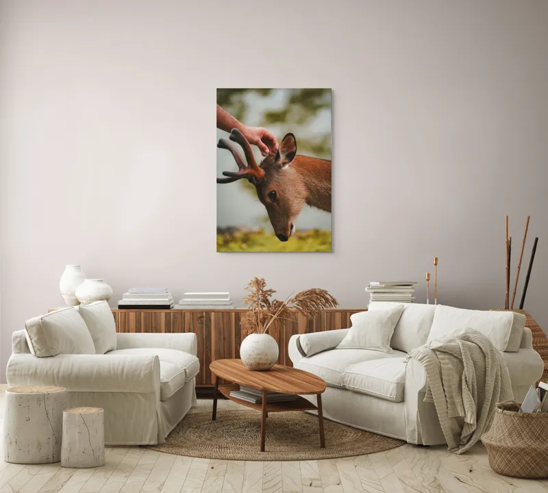 Tablou Canvas, "Mângâierea blândă a cerbului tânăr", Natură, Căprioară, Antlers, Mângâiere, Serenitate, Peisaj, Seninătate, 70 x 100 cm – poza 4