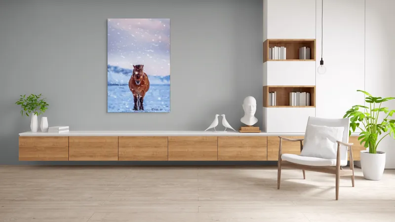 Tablou Canvas, "Cal pășind prin ninsoare liniștită", Cal, Zăpadă, Munți, Cer Roz, Peisaj, Frig, Solitudine, 100 x 150 cm – poza 8