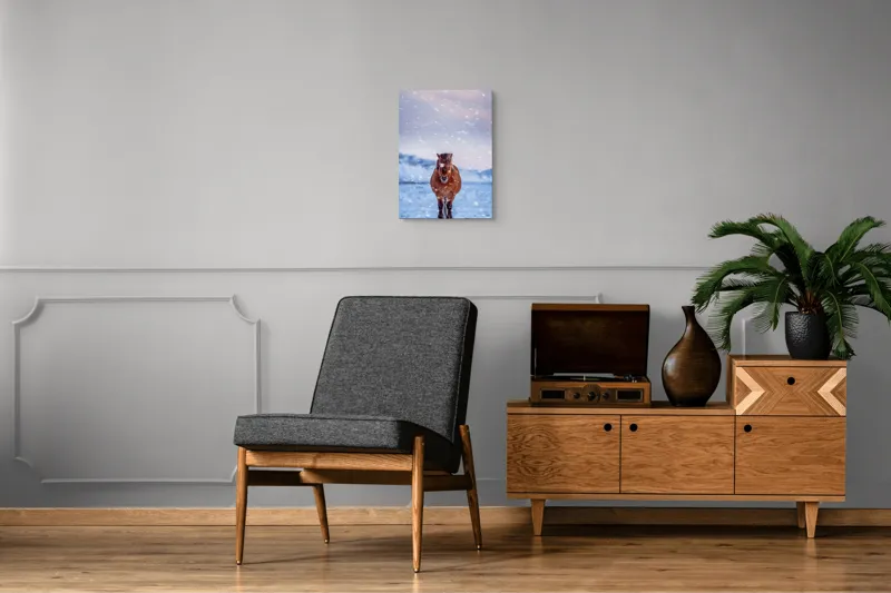 Tablou Canvas, "Cal pășind prin ninsoare liniștită", Cal, Zăpadă, Munți, Cer Roz, Peisaj, Frig, Solitudine, 39 x 54 cm – poza 8