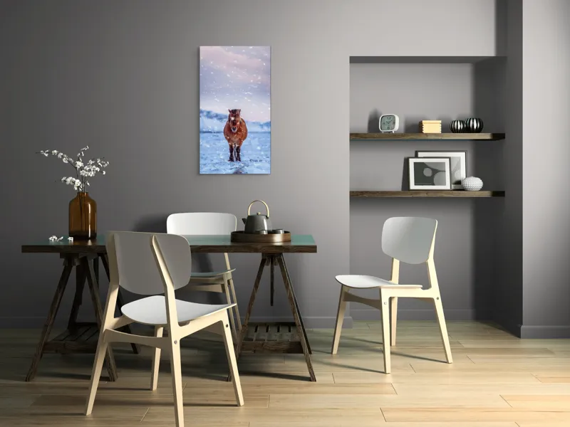 Tablou Canvas, "Cal pășind prin ninsoare liniștită", Cal, Zăpadă, Munți, Cer Roz, Peisaj, Frig, Solitudine, 50 x 90 cm – poza 4
