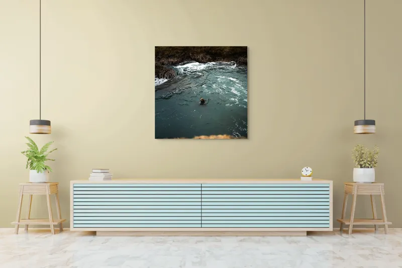 Tablou Canvas, "Foca în apele oceanului liniștite", Ocean, Focă, Valuri, Stânci, Apă, Natură, Liniște., 100 x 100 cm – poza 5