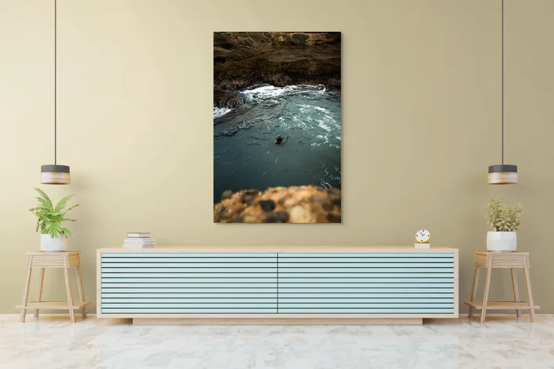 Tablou Canvas, "Foca în apele oceanului liniștite", Ocean, Focă, Valuri, Stânci, Apă, Natură, Liniște., 100 x 150 cm – poza 4