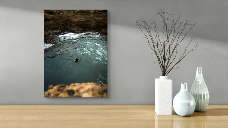 Tablou Canvas, "Foca în apele oceanului liniștite", Ocean, Focă, Valuri, Stânci, Apă, Natură, Liniște., 39 x 54 cm – poza 4