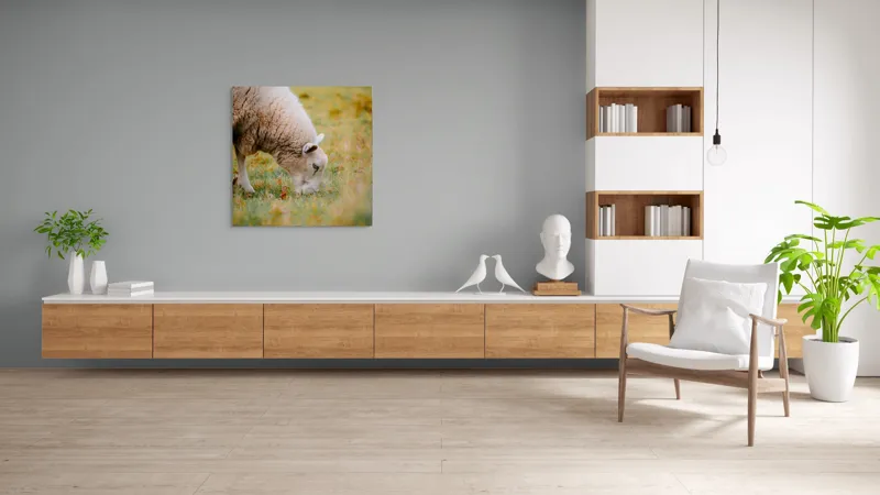 Tablou Canvas, "Oaia paște în liniștea pășunii", Oi, Pajiște, Verde, Blană, Mâncat, Natură, Serenitate, Liniște, Peisaj, Idilică, 100 x 100 cm – poza 8