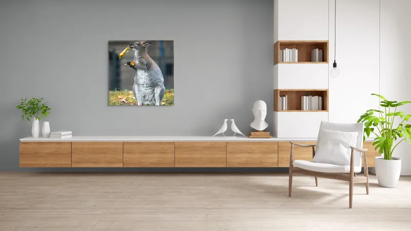 Tablou Canvas, "Kangurul visător și frunzele toamnei", Kangur, Frunze, Toamnă, Verdeață, Blană, Hrănire, Natură, Curiozitate, Echilibru, Frumusețe., 100 x 100 cm – poza 8