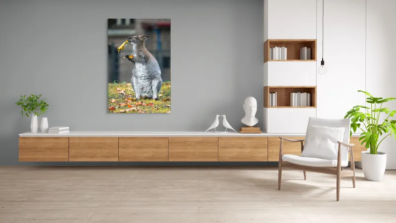Tablou Canvas, "Kangurul visător și frunzele toamnei", Kangur, Frunze, Toamnă, Verdeață, Blană, Hrănire, Natură, Curiozitate, Echilibru, Frumusețe., 100 x 150 cm – poza 8