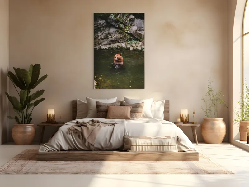 Tablou Canvas, "Ursul în apa de munte liniștitor", Urs, Apă, Piatră, Pădure, Natură, Liniște, Verdeață, Sălbăticie, Peisaj, Singurătate, 100 x 150 cm – poza 3
