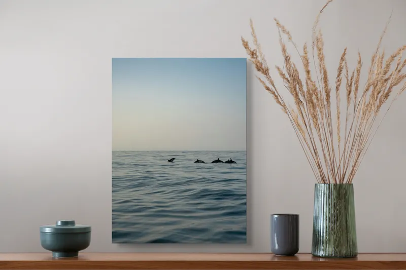 Tablou Canvas, "Delfini în dansul dimineții marine", Ocean, Delfini, Valuri, Orizont, Cer, Apus, 39 x 54 cm – poza 3