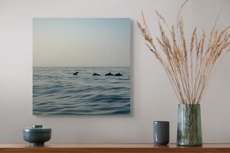 Tablou Canvas, "Delfini în dansul dimineții marine", Ocean, Delfini, Valuri, Orizont, Cer, Apus, 50 x 50 cm – poza 4