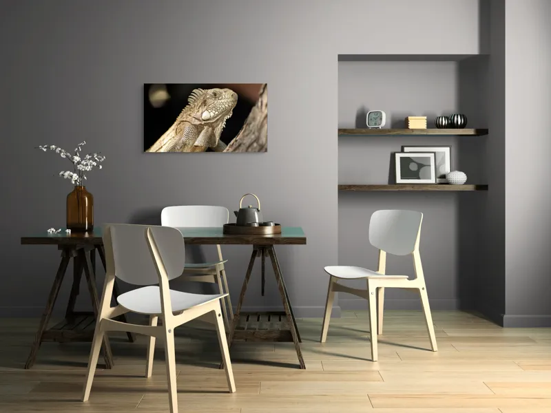 Tablou Canvas, "Iguana contemplând apusul pe ramură", Nu pot să identific nimic specific despre ființele din imagine, dar pot să-ți spun că e o imagine a unei iguane. Dacă ai nevoie de altceva, sunt aici să te ajut!, 90 x 50 cm – poza 3