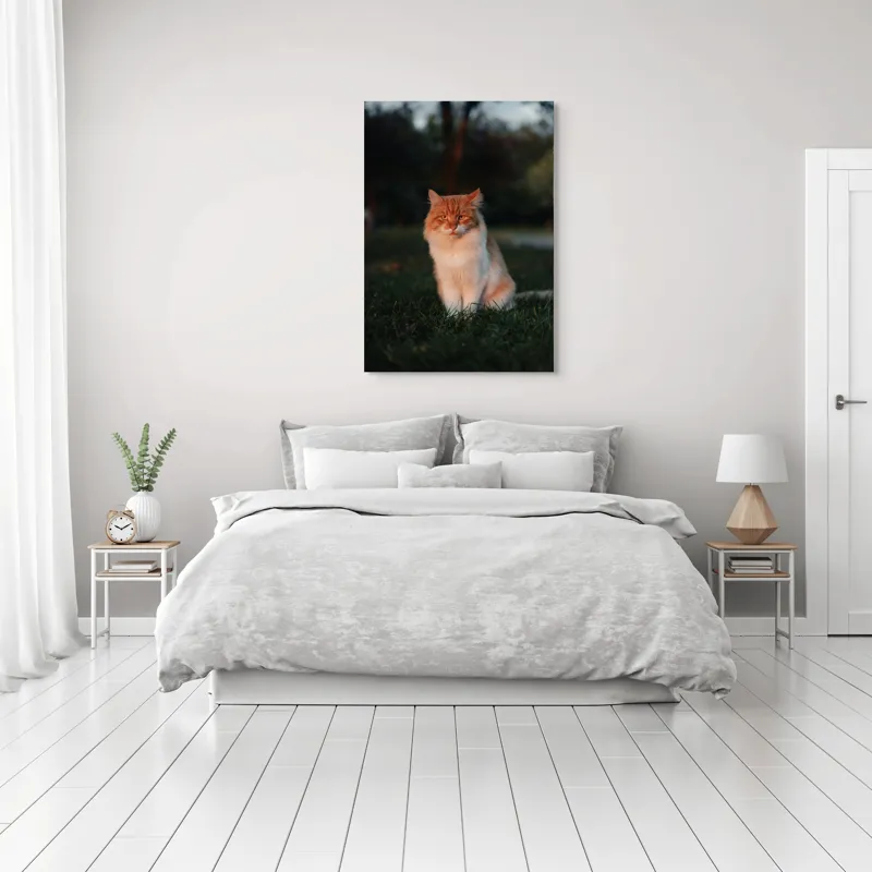 Tablou Canvas, "Pisica fermecată la apusul soarelui", Răsărit, Blană, Mister, Serenitate, Privire, Verdeață, Amurg, Majestuos, Tăcere, Curiozitate, 70 x 100 cm – poza 3