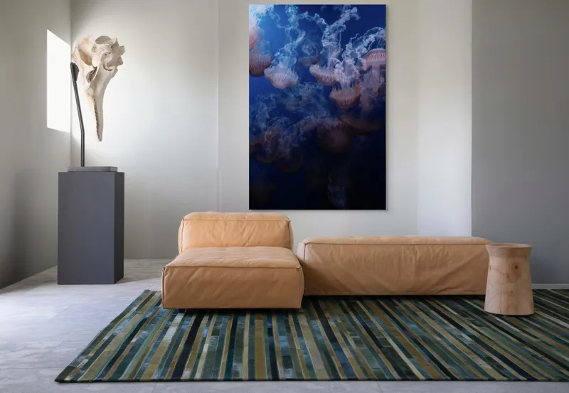 Tablou Canvas, "Dansul grațios al meduzelor colorate", Eteric, Grațios, Albastru, Misterios, Acvatic, Delicat, Fluid, Lumină, Vibrant, Calm, 100 x 150 cm – poza 7
