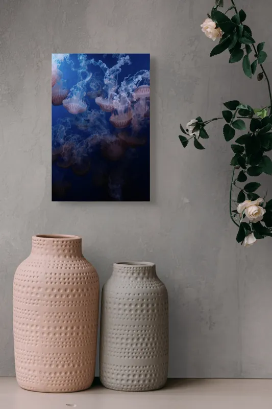 Tablou Canvas, "Dansul grațios al meduzelor colorate", Eteric, Grațios, Albastru, Misterios, Acvatic, Delicat, Fluid, Lumină, Vibrant, Calm, 26 x 39 cm – poza 6