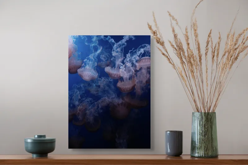 Tablou Canvas, "Dansul grațios al meduzelor colorate", Eteric, Grațios, Albastru, Misterios, Acvatic, Delicat, Fluid, Lumină, Vibrant, Calm, 39 x 54 cm – poza 3
