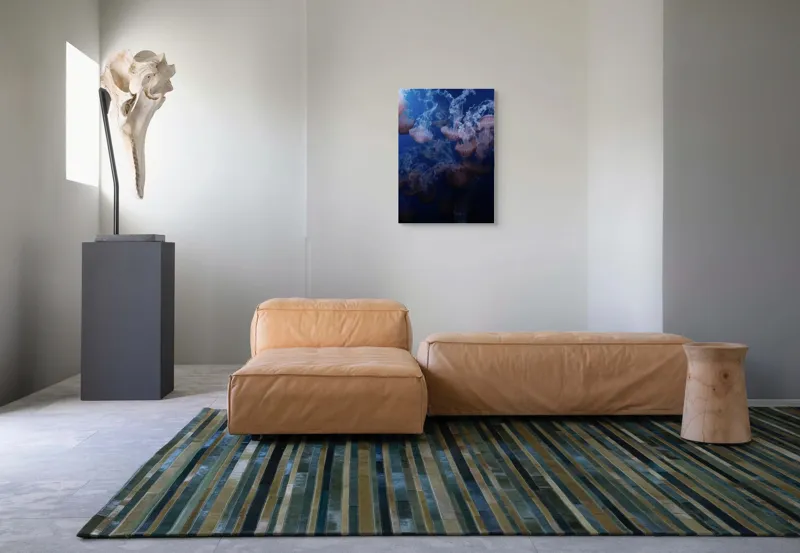 Tablou Canvas, "Dansul grațios al meduzelor colorate", Eteric, Grațios, Albastru, Misterios, Acvatic, Delicat, Fluid, Lumină, Vibrant, Calm, 50 x 70 cm – poza 7