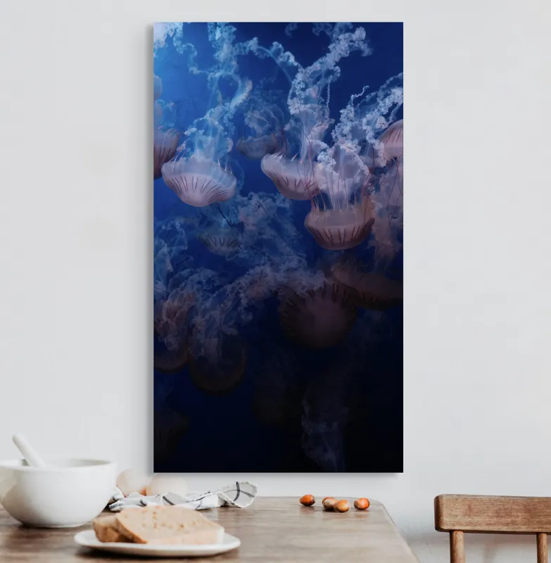 Tablou Canvas, "Dansul grațios al meduzelor colorate", Eteric, Grațios, Albastru, Misterios, Acvatic, Delicat, Fluid, Lumină, Vibrant, Calm, 50 x 90 cm – poza 3