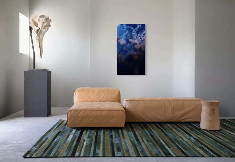 Tablou Canvas, "Dansul grațios al meduzelor colorate", Eteric, Grațios, Albastru, Misterios, Acvatic, Delicat, Fluid, Lumină, Vibrant, Calm, 50 x 90 cm – poza 5