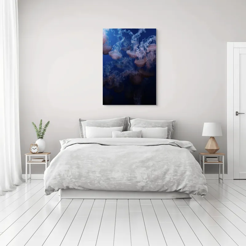 Tablou Canvas, "Dansul grațios al meduzelor colorate", Eteric, Grațios, Albastru, Misterios, Acvatic, Delicat, Fluid, Lumină, Vibrant, Calm, 70 x 100 cm – poza 3
