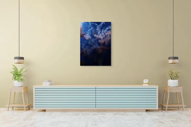 Tablou Canvas, "Dansul grațios al meduzelor colorate", Eteric, Grațios, Albastru, Misterios, Acvatic, Delicat, Fluid, Lumină, Vibrant, Calm, 70 x 100 cm – poza 5