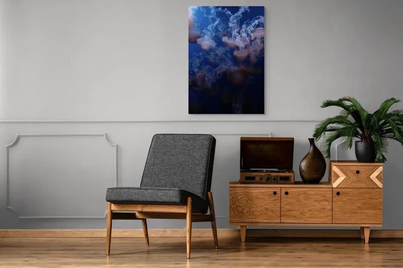Tablou Canvas, "Dansul grațios al meduzelor colorate", Eteric, Grațios, Albastru, Misterios, Acvatic, Delicat, Fluid, Lumină, Vibrant, Calm, 70 x 100 cm – poza 6