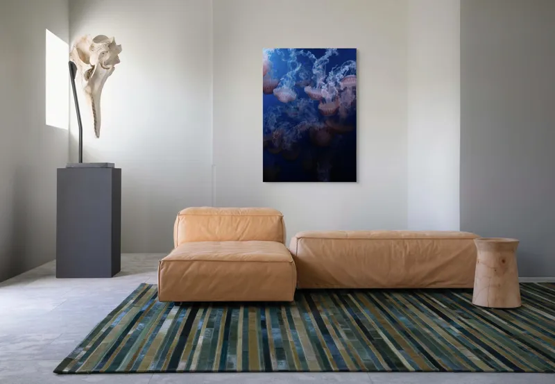 Tablou Canvas, "Dansul grațios al meduzelor colorate", Eteric, Grațios, Albastru, Misterios, Acvatic, Delicat, Fluid, Lumină, Vibrant, Calm, 70 x 100 cm – poza 7