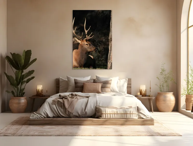 Tablou Canvas, "Cerbul odihnindu-se în lumina serii", Cerb, Coarne, Odihnă, Pădure, Natură, Sălbăticie, Solitudine, Eleganță, Lumină, Umbre, 100 x 150 cm – poza 3