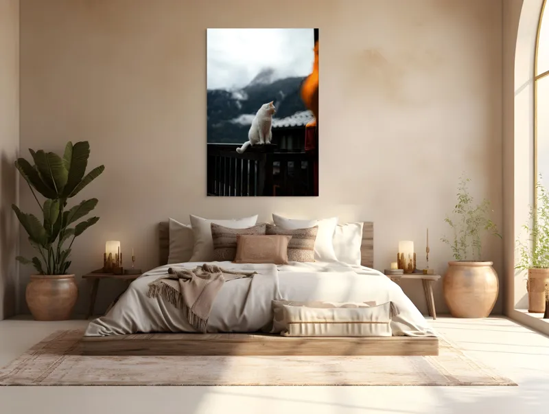 Tablou Canvas, "Pisica albă în munți înzăpeziți", Pisică, Albă, Balustradă, Munți, Nori, Peisaj, Calm, Rece, Frumusețe, Natural., 100 x 150 cm – poza 3