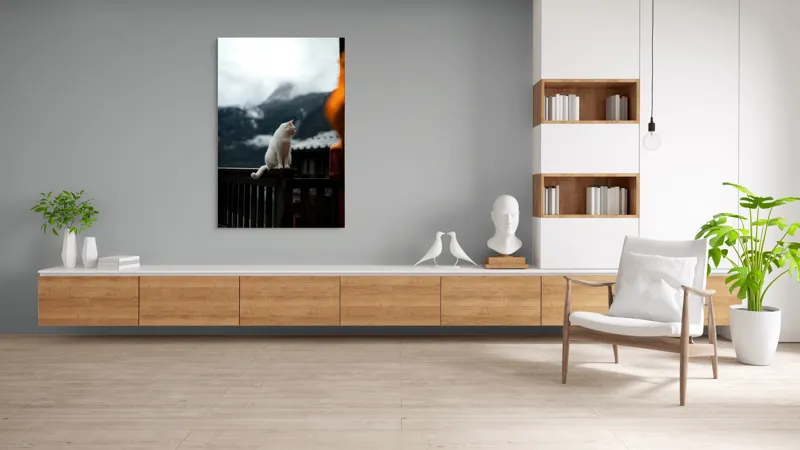 Tablou Canvas, "Pisica albă în munți înzăpeziți", Pisică, Albă, Balustradă, Munți, Nori, Peisaj, Calm, Rece, Frumusețe, Natural., 100 x 150 cm – poza 8