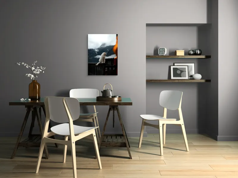 Tablou Canvas, "Pisica albă în munți înzăpeziți", Pisică, Albă, Balustradă, Munți, Nori, Peisaj, Calm, Rece, Frumusețe, Natural., 50 x 70 cm – poza 5