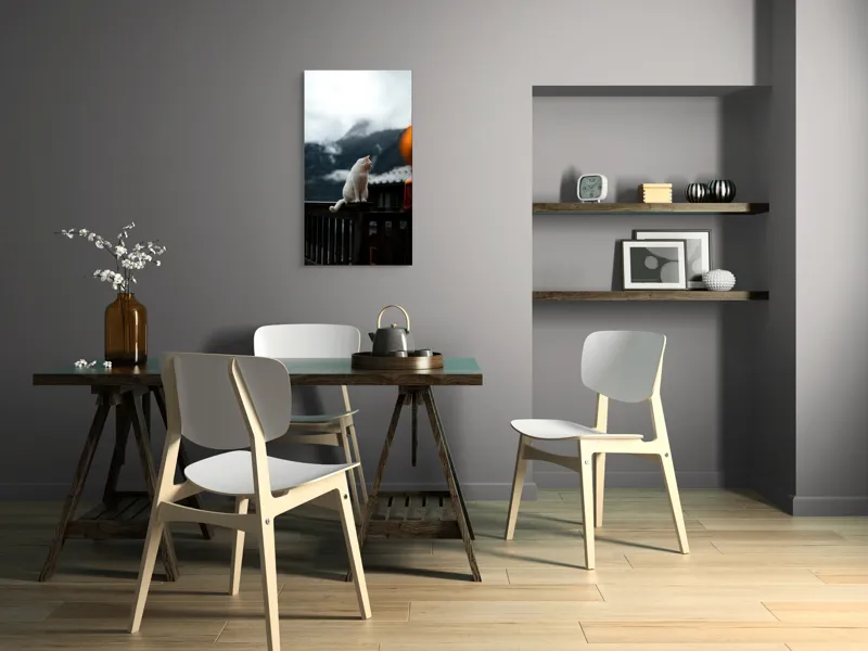Tablou Canvas, "Pisica albă în munți înzăpeziți", Pisică, Albă, Balustradă, Munți, Nori, Peisaj, Calm, Rece, Frumusețe, Natural., 50 x 90 cm – poza 4