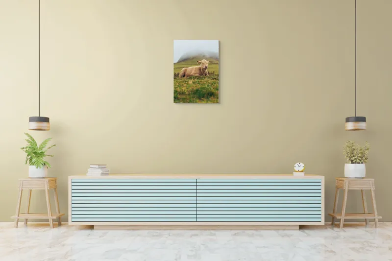 Tablou Canvas, "Vițel odihnindu-se pe câmp verde", Vacă, Câmpie, Ceață, Deal, Iarbă, Liniște, Natură, 50 x 70 cm – poza 6