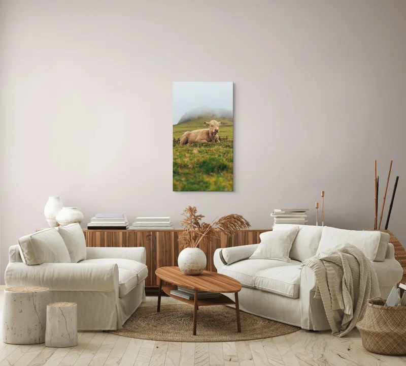 Tablou Canvas, "Vițel odihnindu-se pe câmp verde", Vacă, Câmpie, Ceață, Deal, Iarbă, Liniște, Natură, 50 x 90 cm – poza 7