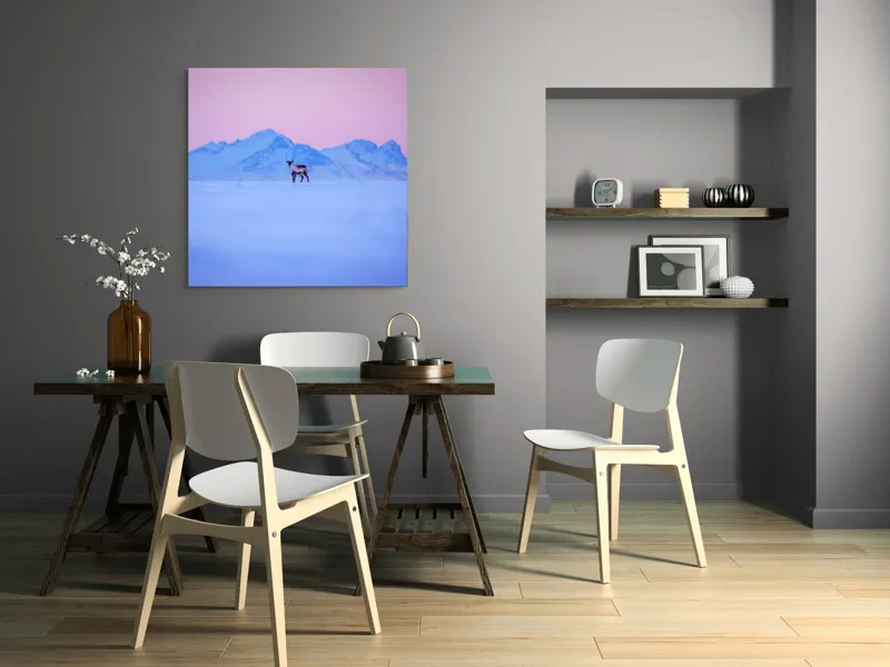 Tablou Canvas, "Renul singuratic în amurg înghețat", Cer, Munți, Ren, Zăpadă, Apus, Liniște, Izolare, Frumusețe, Răceală, Serenitate., 100 x 100 cm – poza 6