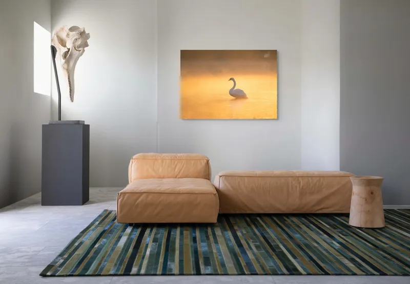 Tablou Canvas, "Lebăda în lumina dimineții aurii", Grație, Serenitate, Lumină, Reflecție, Răsărit, Apă, Siluetă, Ceață., 100 x 70 cm – poza 7