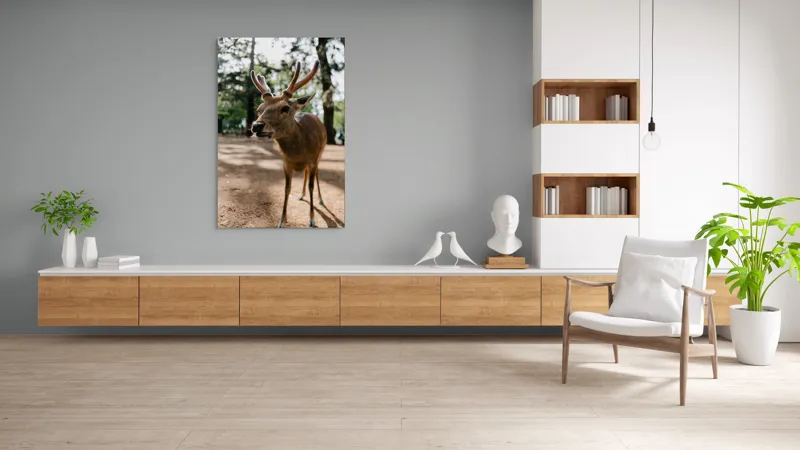 Tablou Canvas, "Misteriosul cerb în lumina pădurii", Cerb, Pădure, Soare, Iluminare, Coarne, Natură, Frunze, Umbră, Libertate, Privire, 100 x 150 cm – poza 8