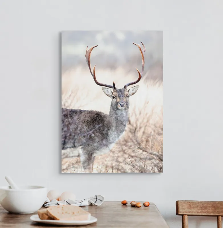 Tablou Canvas, "Cerbul solitar în lumina dimineții", Cerb, Majestic, Antlers, Natură, Frumusețe, Sălbatic, Peisaj, Eleganță, 50 x 70 cm – poza 3