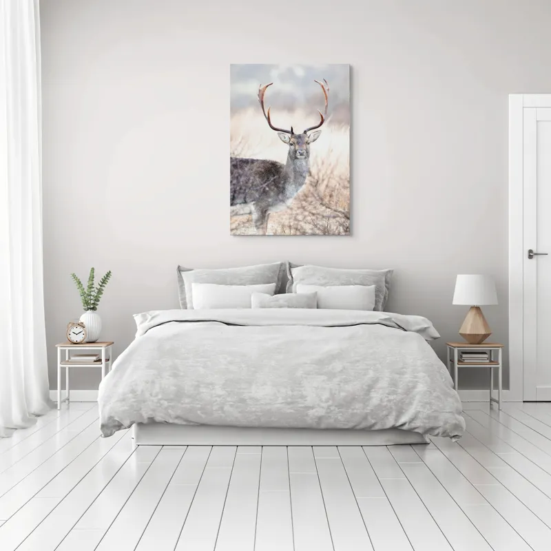 Tablou Canvas, "Cerbul solitar în lumina dimineții", Cerb, Majestic, Antlers, Natură, Frumusețe, Sălbatic, Peisaj, Eleganță, 70 x 100 cm – poza 3
