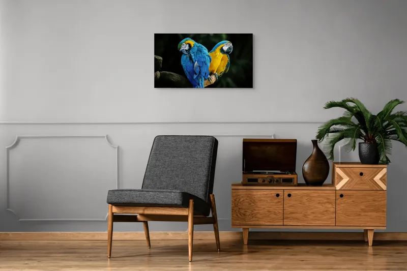 Tablou Canvas, "Papagalii în culorile prieteniei vii", Pene, Papagali, Culori, Tropical, Frunze, 90 x 50 cm – poza 6