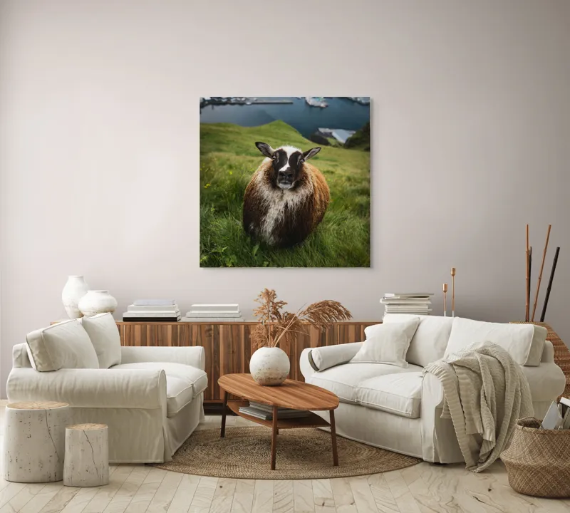 Tablou Canvas, "Peisaj idilic cu oaie curioasă", 100 x 100 cm – poza 3
