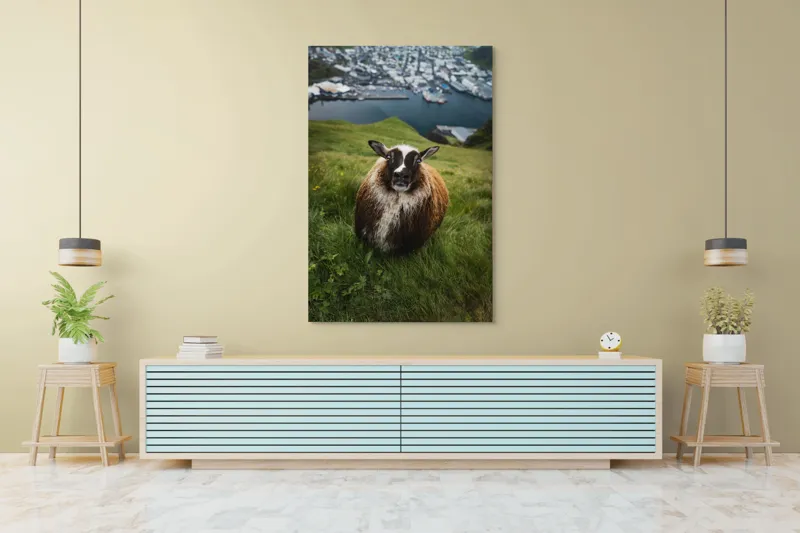 Tablou Canvas, "Peisaj idilic cu oaie curioasă", 100 x 150 cm – poza 4