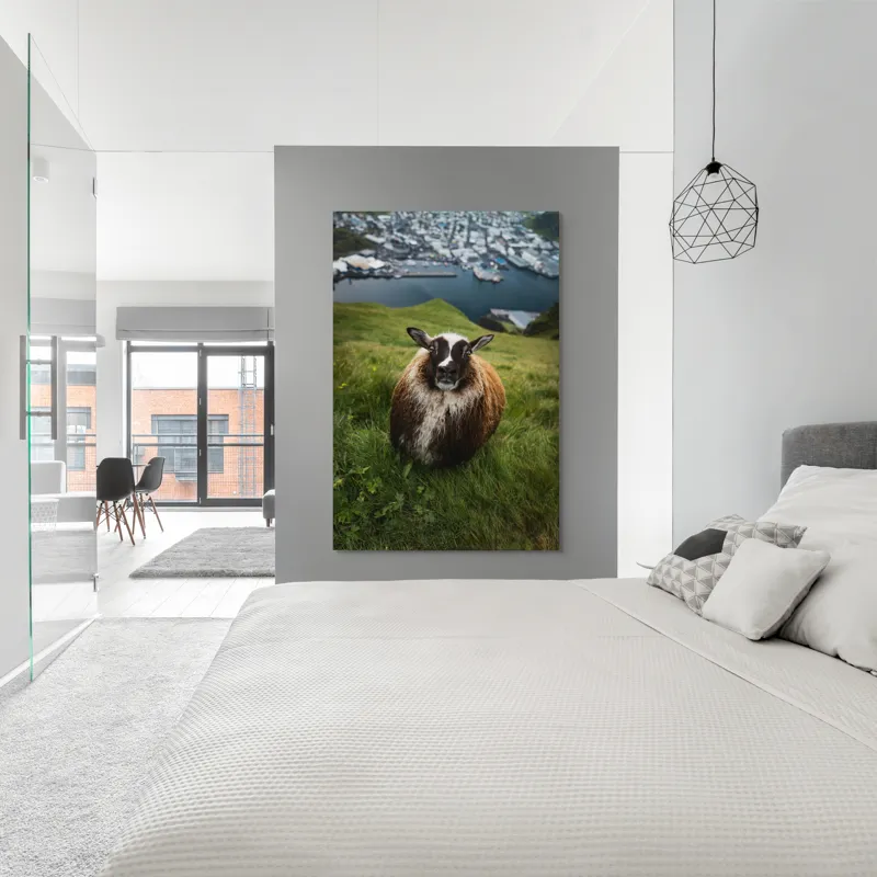 Tablou Canvas, "Peisaj idilic cu oaie curioasă", 100 x 150 cm – poza 5