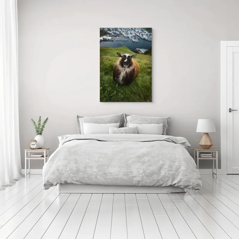 Tablou Canvas, "Peisaj idilic cu oaie curioasă", 70 x 100 cm – poza 3