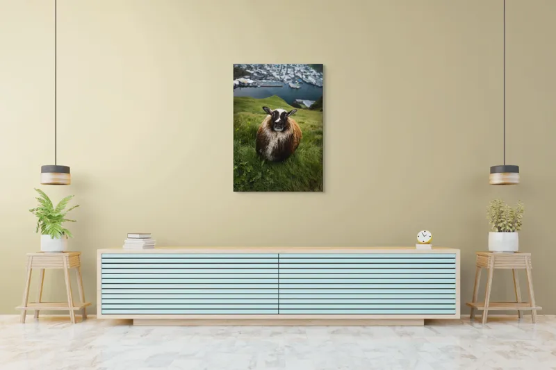 Tablou Canvas, "Peisaj idilic cu oaie curioasă", 70 x 100 cm – poza 5
