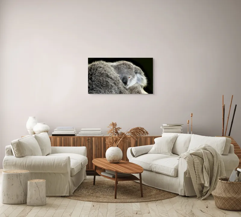 Tablou Canvas, "Visul liniștit al puiului de koala", Somn, Blândețe, Căldură, Blană, Koala, Liniște, Odihnă, 90 x 50 cm – poza 4