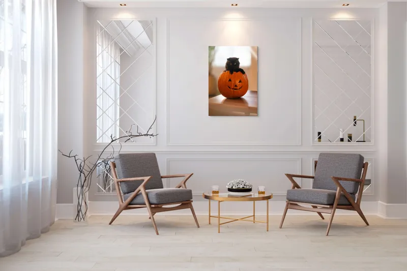 Tablou Canvas, "Pisoi curios într-un dovleac sculptat", Felina, Dovleac, Negru, Drăgălaș, Halloween, Lumină, Mobilier, Blană, Fereastră, Bucurie, 70 x 100 cm – poza 8
