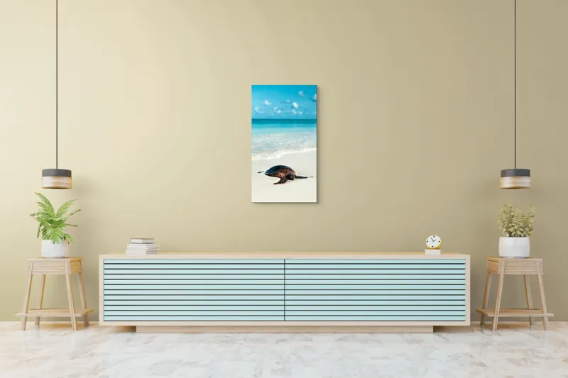 Tablou Canvas, "Țestoasa odihnindu-se pe nisip alb", Broască, Țestoasă, Plajă, Ocean, Nisip, Albastru, Cer, Valuri, Natură, Calm, 50 x 90 cm – poza 6