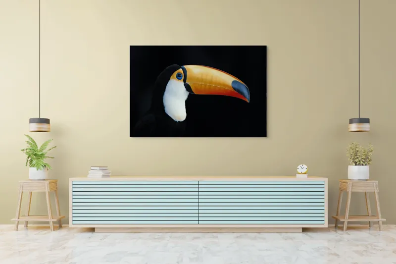 Tablou Canvas, "Tucanul în lumină nocturnă alexandrină", Pasăre, Cioc, Portocaliu, Exotism, Ochi, Negru, 150 x 100 cm – poza 6
