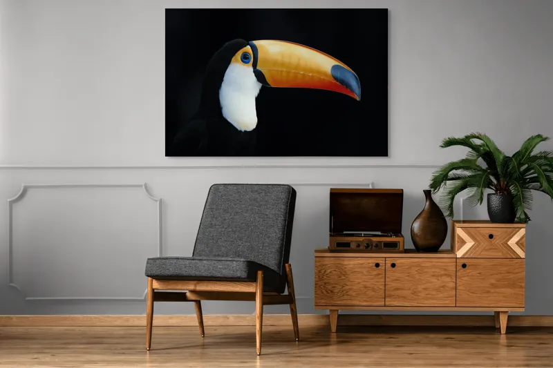 Tablou Canvas, "Tucanul în lumină nocturnă alexandrină", Pasăre, Cioc, Portocaliu, Exotism, Ochi, Negru, 150 x 100 cm – poza 8